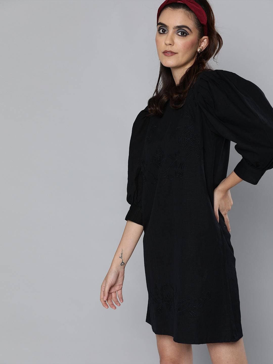 Volume sleeves embroidered Linen dress