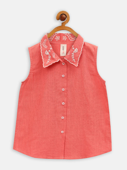 Scoup Sleveeless embroidered collor top