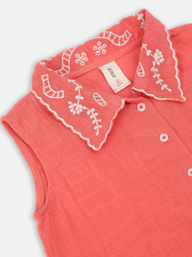 Scoup Sleveeless embroidered collor top