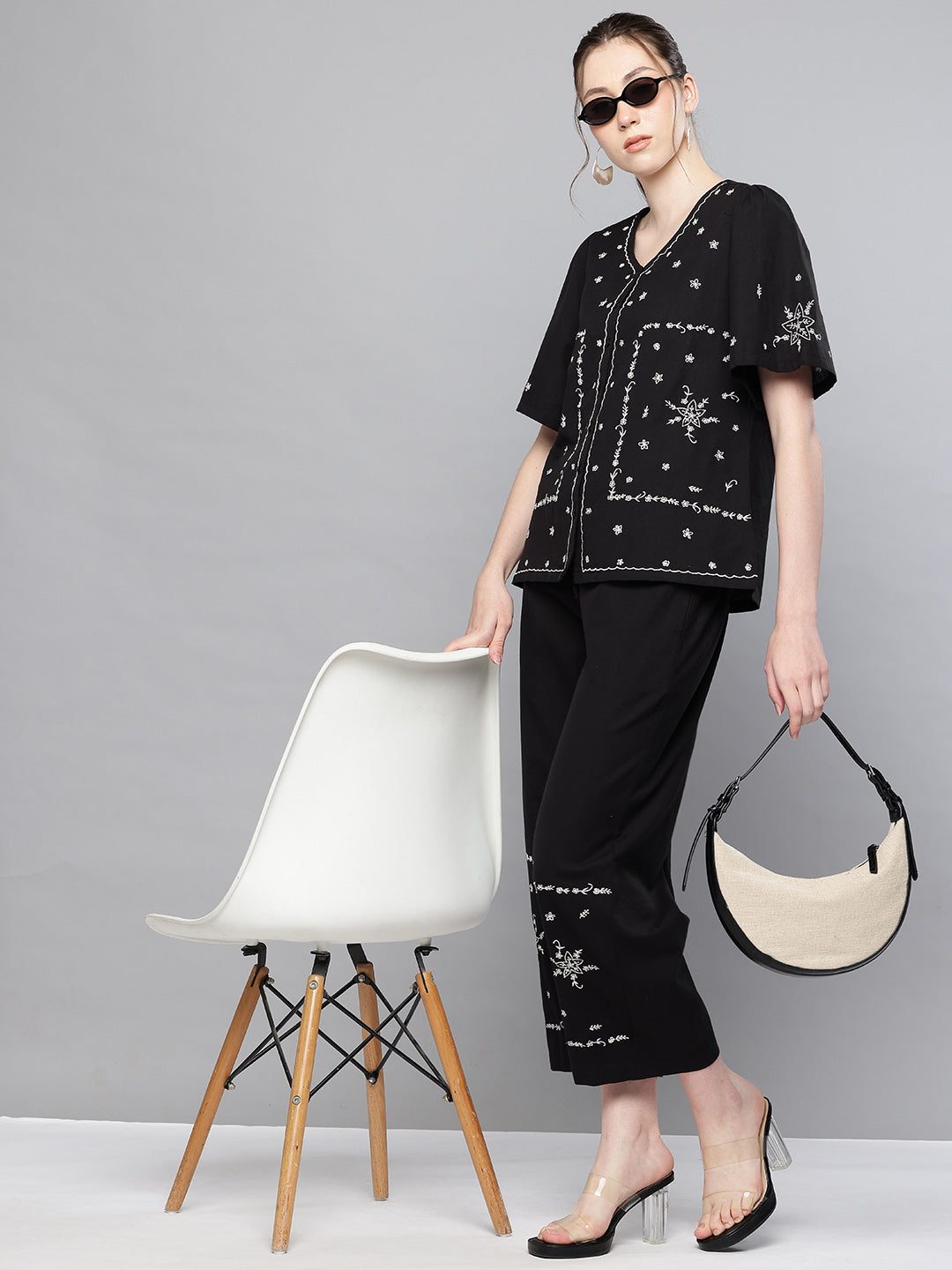 Black embroidered cord-set