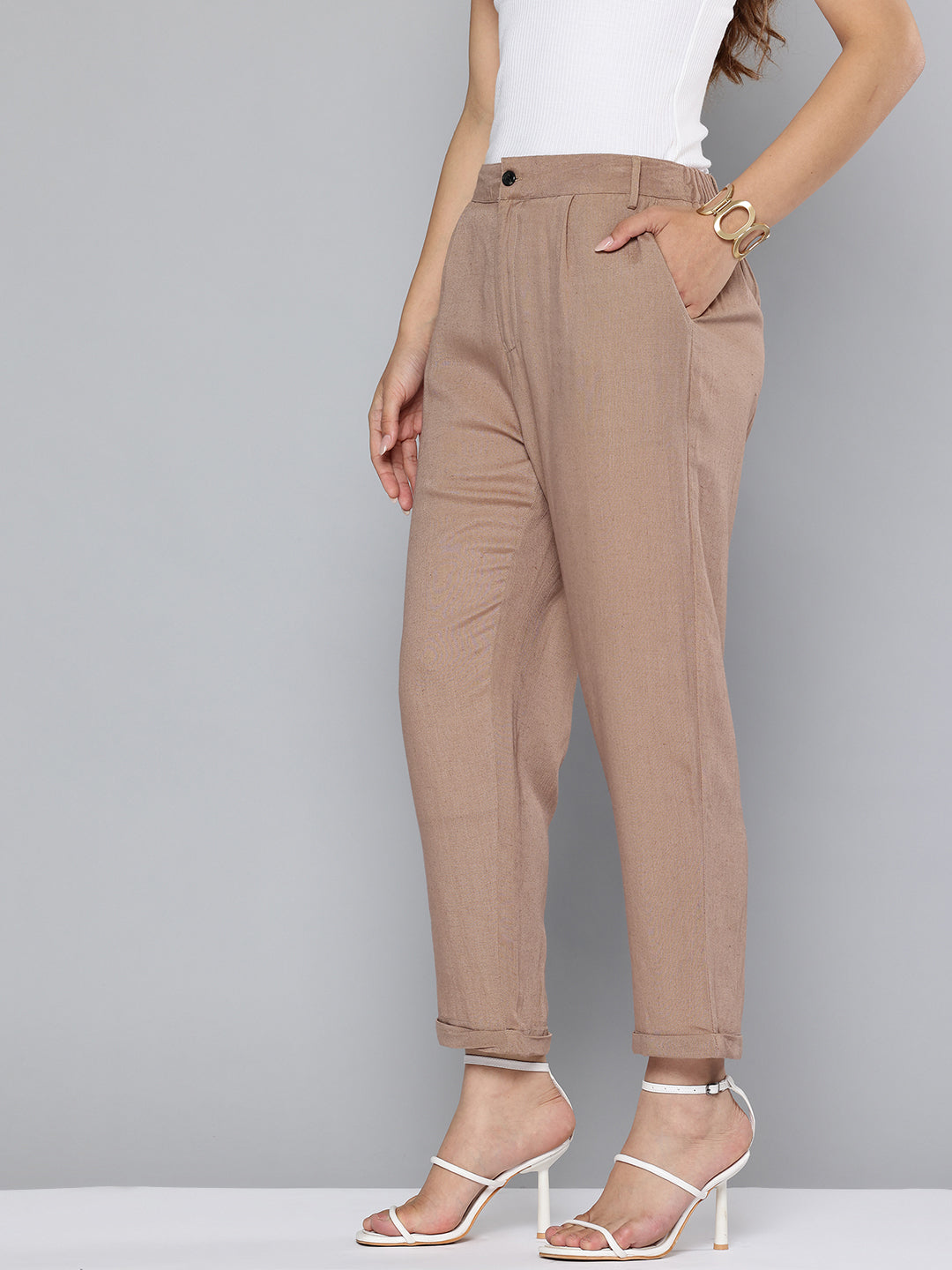 Straight fit pleated brown trousers
