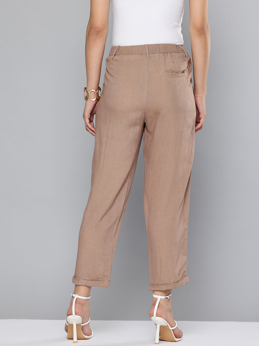 Straight fit pleated brown trousers