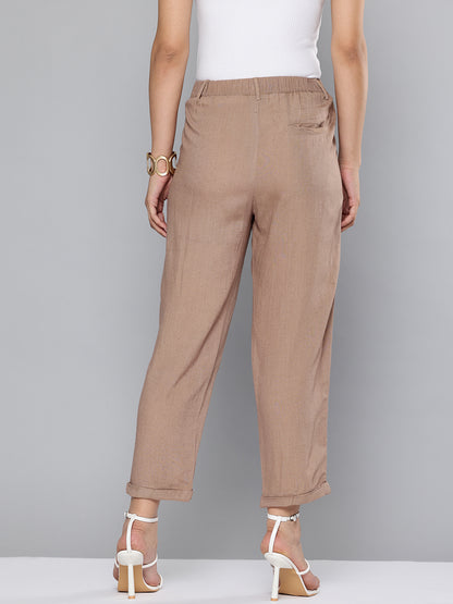 Straight fit pleated brown trousers
