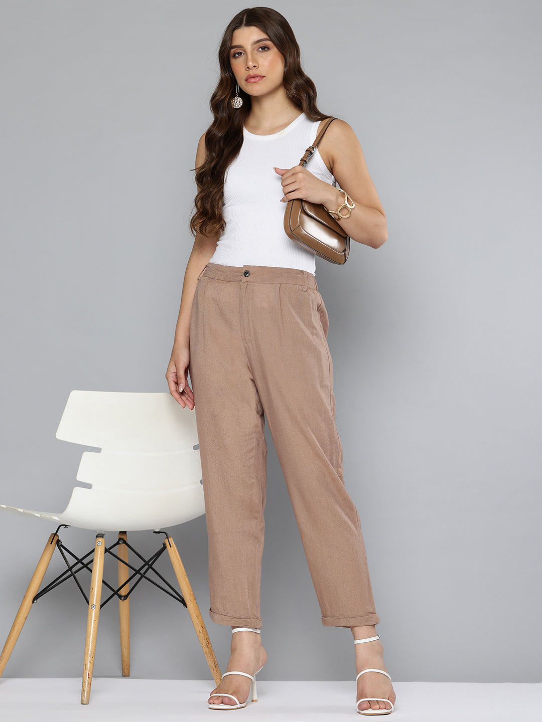 Straight fit pleated brown trousers