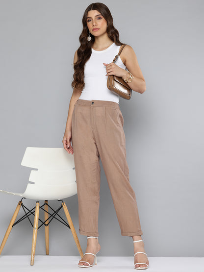 Straight fit pleated brown trousers