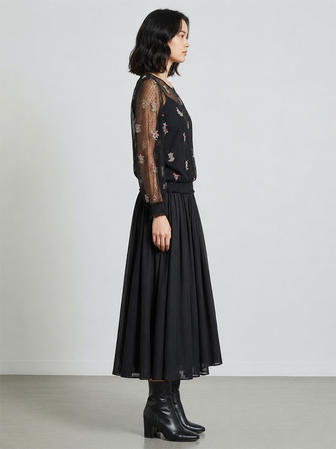 black-pleated-long-skirt