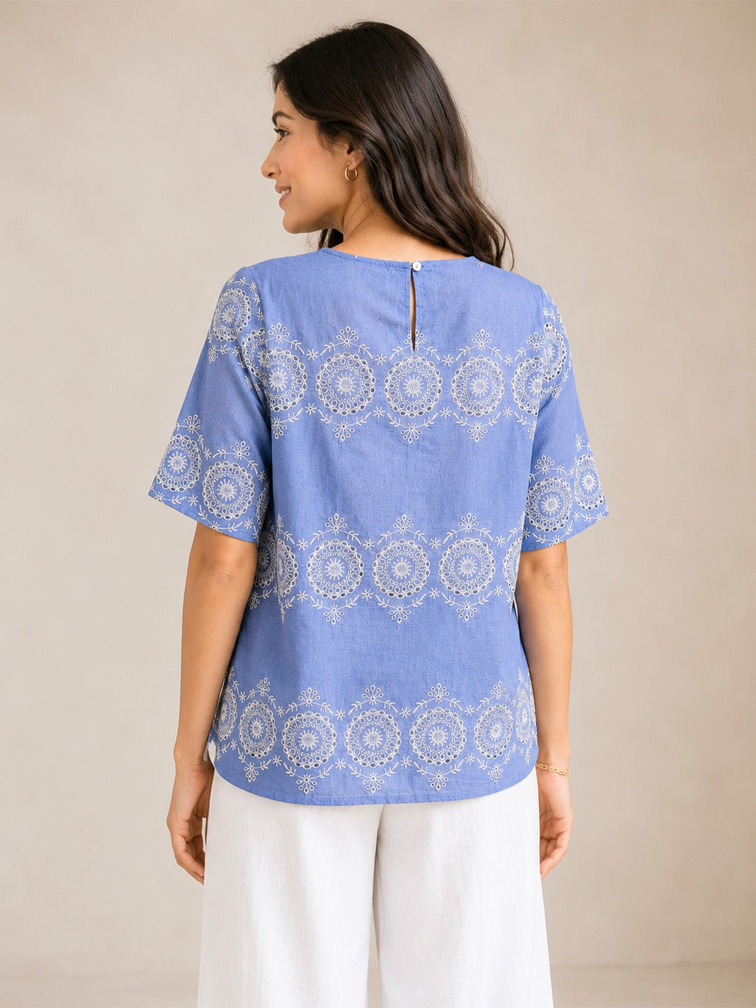 scoup-cotton-chambray-schiffli-top