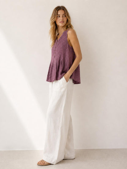Sleeveless pleated top