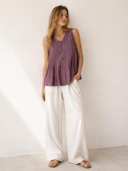 Sleeveless pleated top