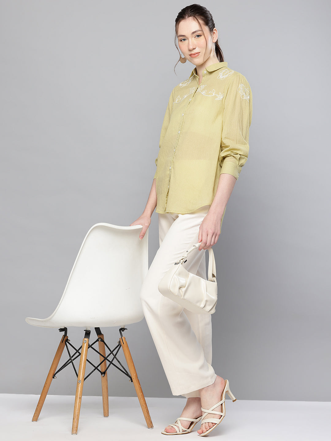 Mustrad Cotton dobby hand embroidered shirt